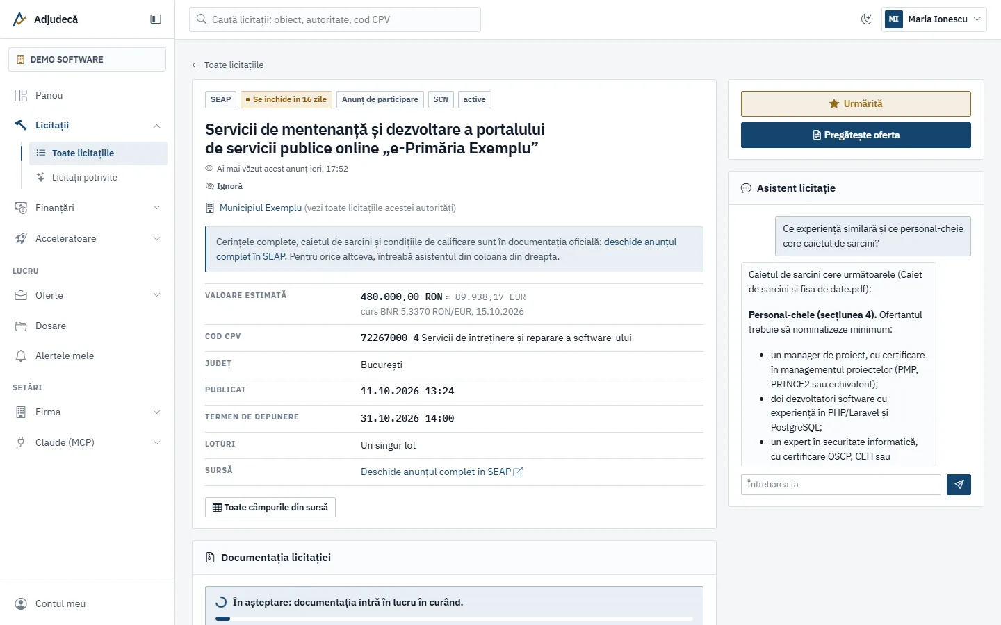 Pagina unei licitații: detaliile anunțului în stânga, butoanele Urmărită și Pregătește oferta și asistentul AI în dreapta